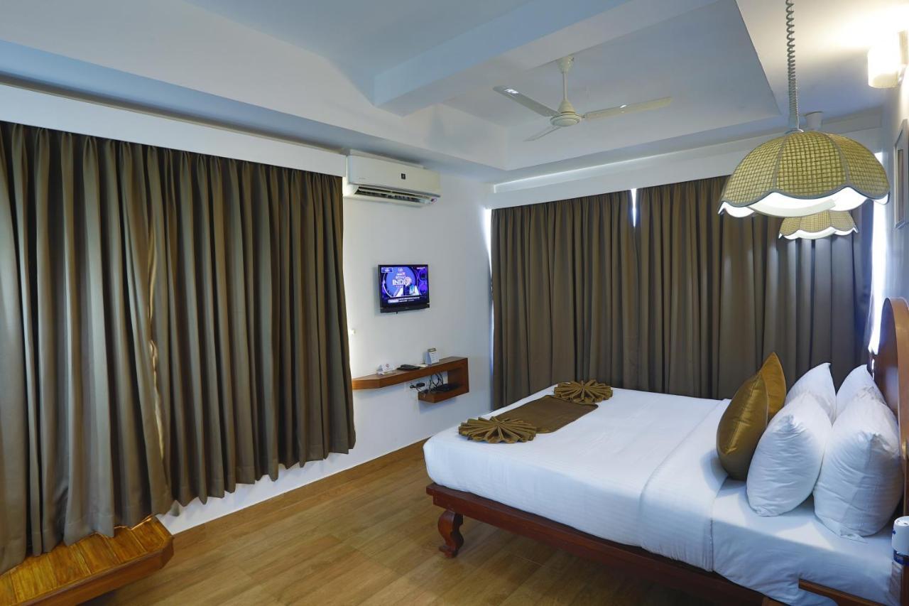 Hotel Panchavady Tiruvalla Exterior foto