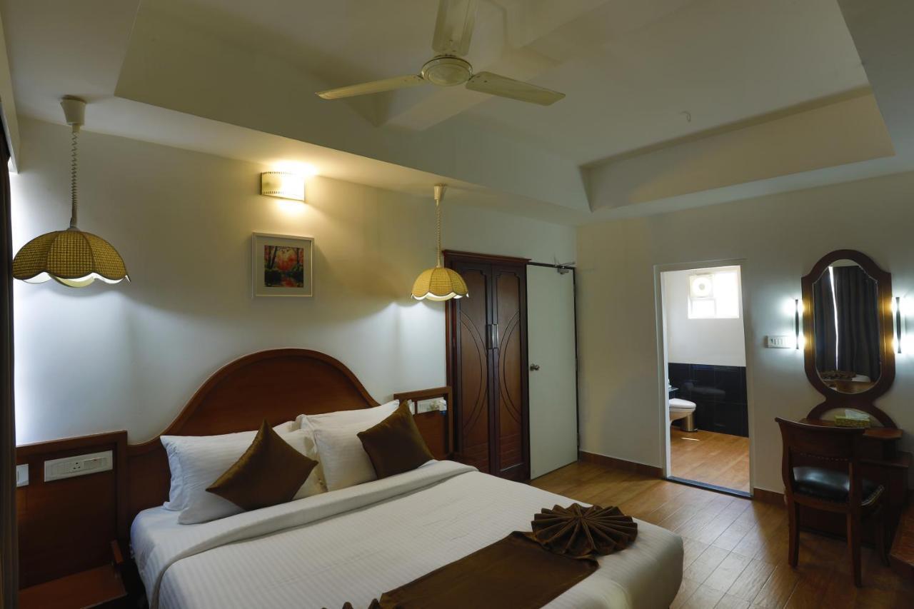 Hotel Panchavady Tiruvalla Exterior foto